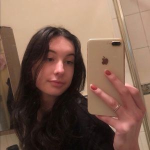 Meet your Posher, Lara